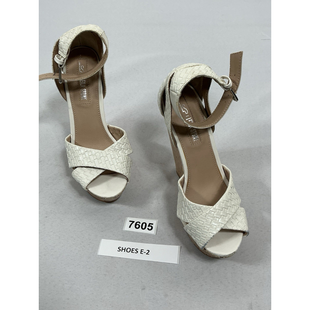 Womans Excellent Condition Leila Stone Lynah Strappy wedge Sandals 6.5 White